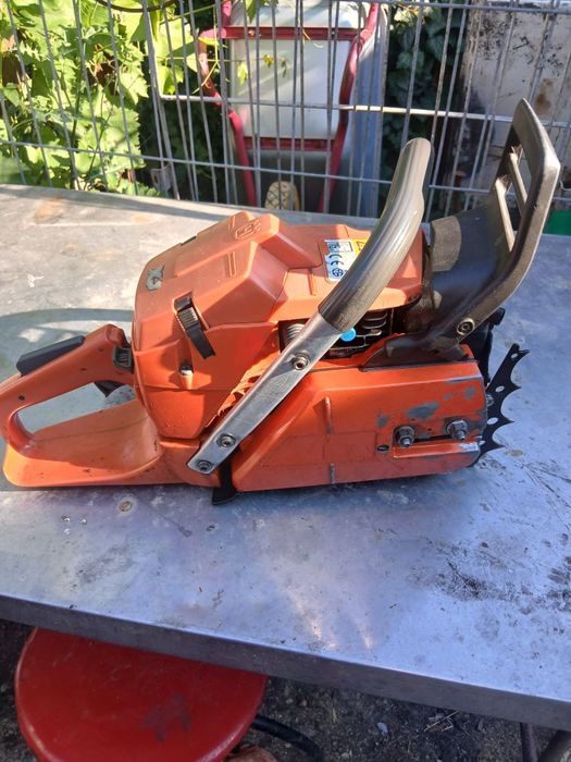 Husqvarna 372  365 funcționează perfect