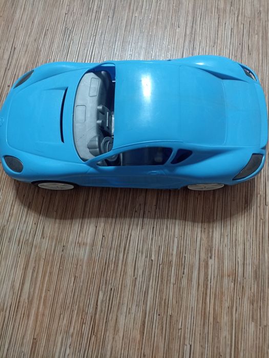 Машинка большая.