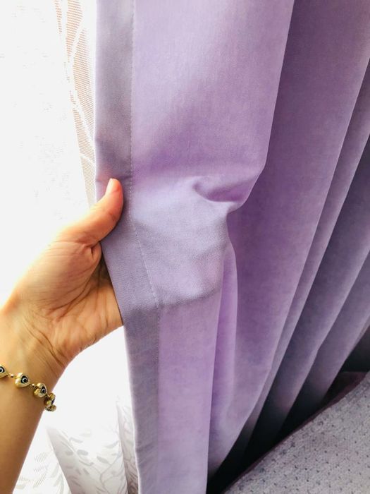 Два брой плътни завеси с четири възглавница