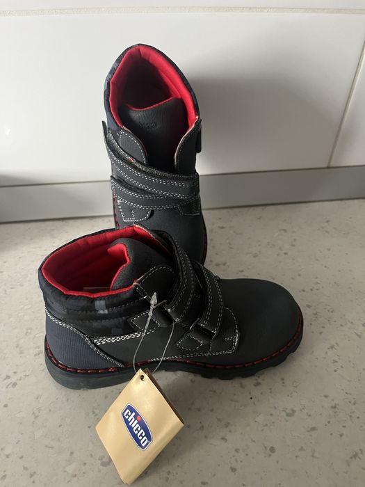 Vand ghete noi chicco nr 28  si papuci de casa nr 24-25  Noi