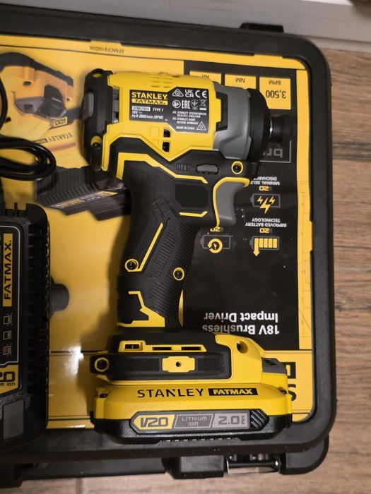 Masina de insurubat cu impact Stanley Fatmax SFMCF810B