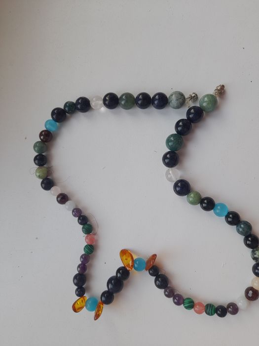 Продаю бусы разные