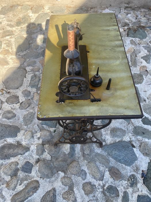 Mașină de cusut Singer 16K33 – an 1914 – masă și pedalier originale