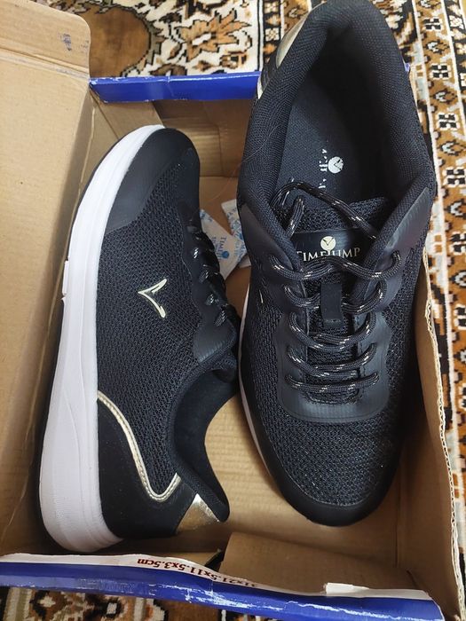 Продам кроссовки