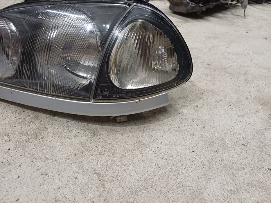 Ляв фар за тойота авенсис 1997 2003