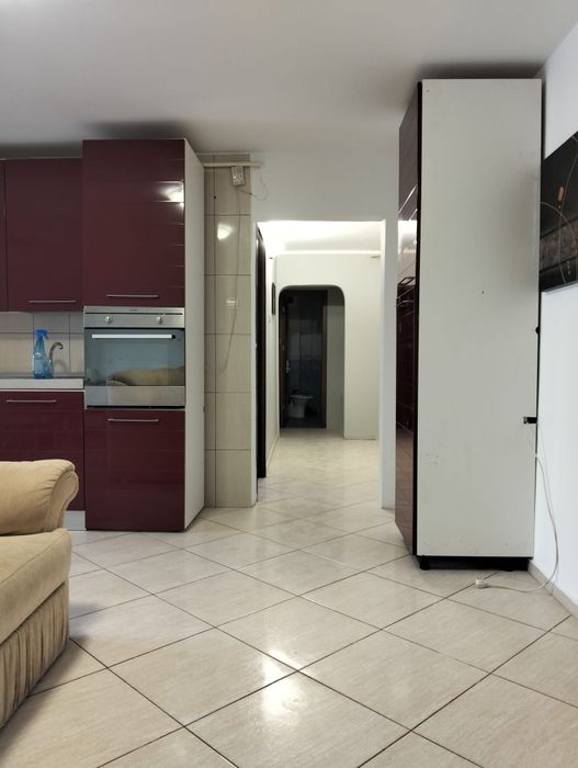 Închiriez apartament 3 camere