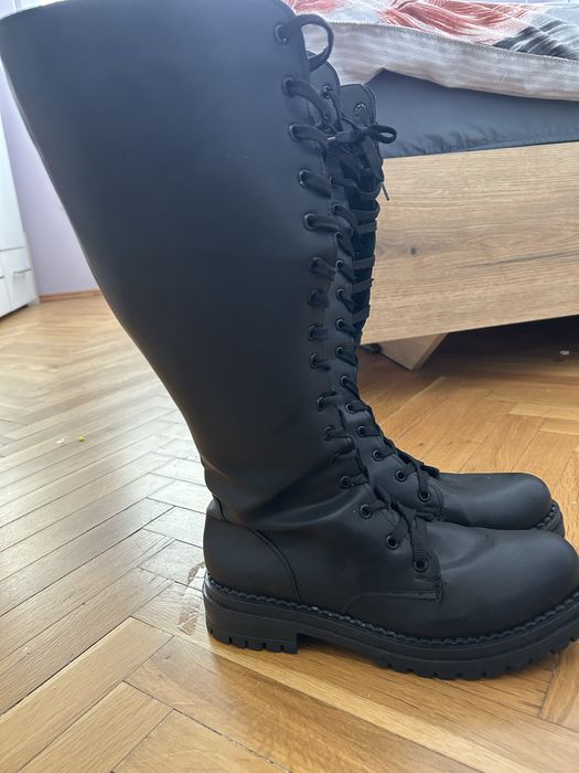 Високи зимни ботуши с връзки