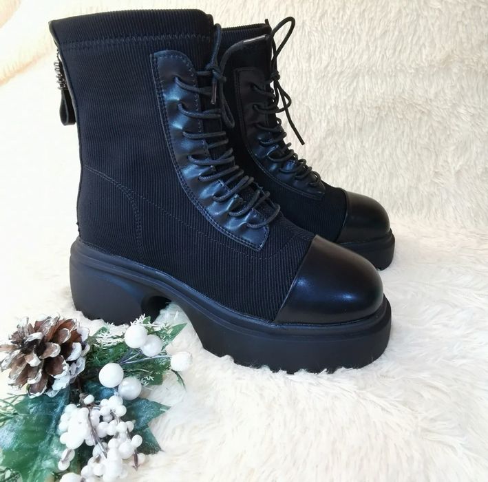 Продаю стильные ботинки