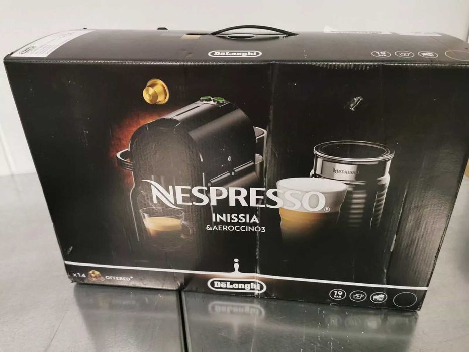 Кафемашина с капсули Nespresso Inissia с аерочино кана за мляко