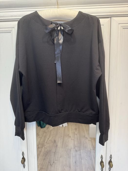 Bluza cu funda la spate