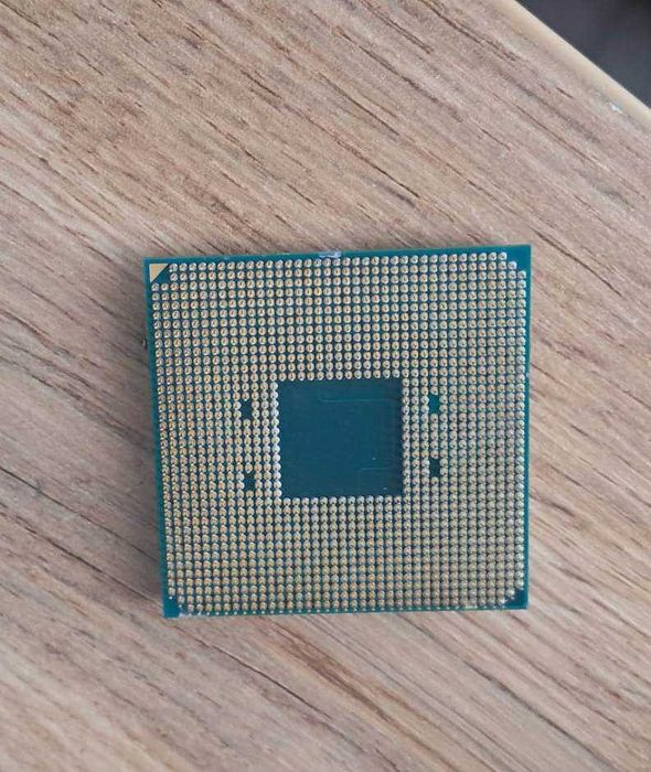 AMD Ryzen 3 2200G
