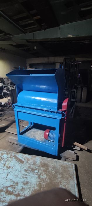 Продам сенодробилку