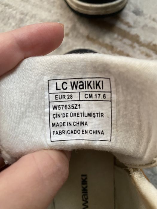 Продам детские кроссовки waikiki