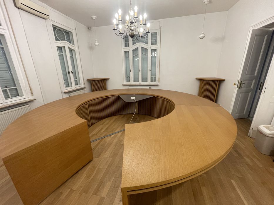 De vanzare masa sedinte sala consiliu