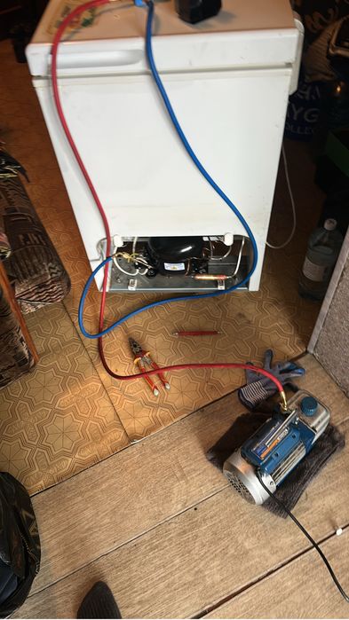 Ремонт холодильника морозильника