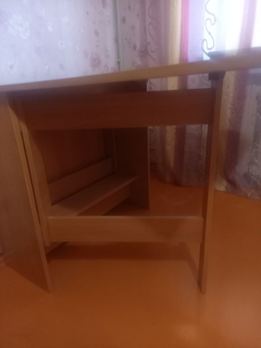 Продам стол книжку