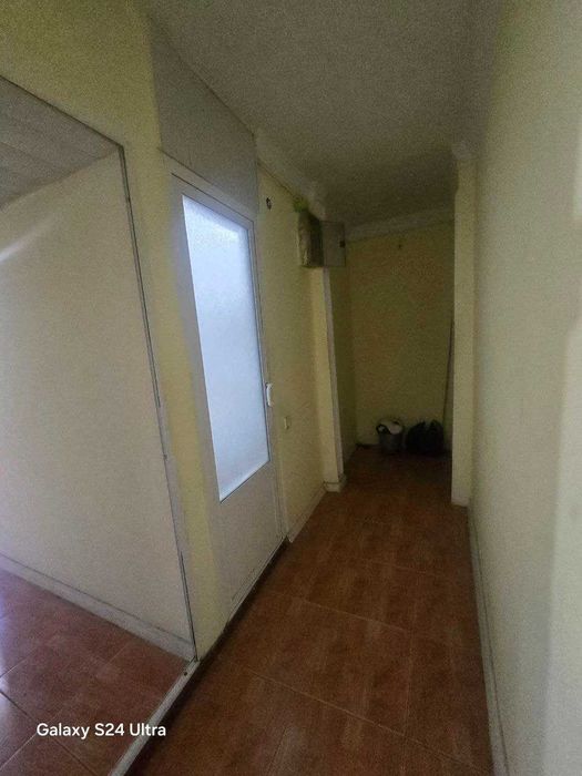 Продаётся Срочно 2х комнатная квартира 3-этаже 1-остановка Микрорайон