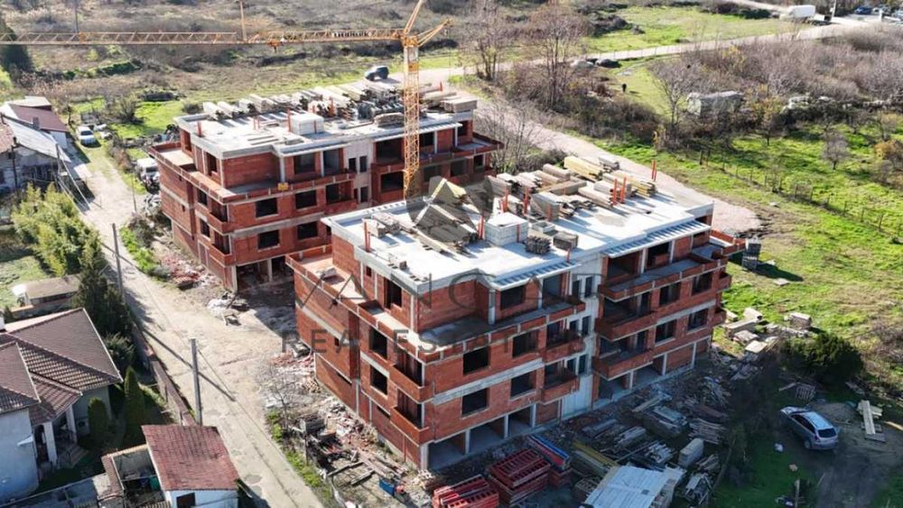 оф.22152 Тристаен с Двор Беломорски