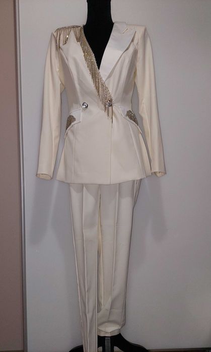 Compleu alb /costum sacou franjuri pietre,pantaloni talie inalta BBY