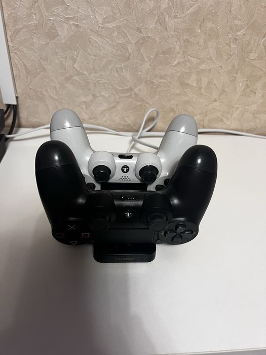 Продам play station 4