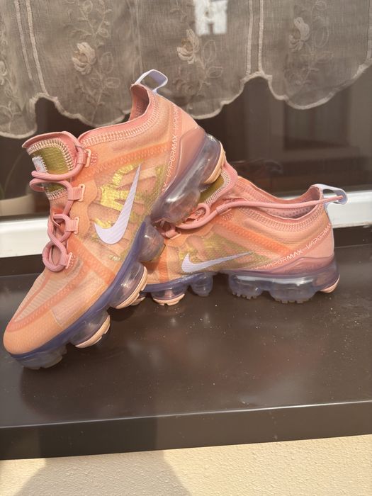 Vand addasi de femei model Vapormax 2019. Marimea 36,5.