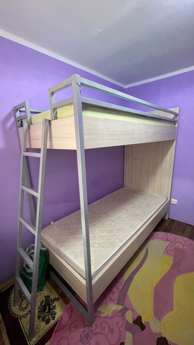 Paturi supraetajate de vanzare.
