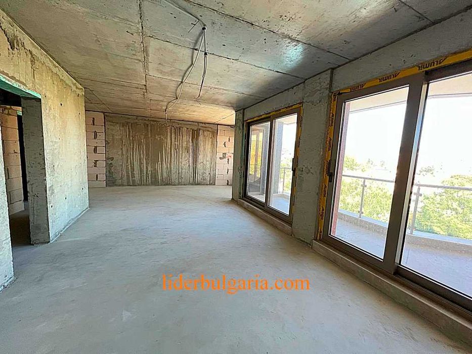 Продава се Тристаен апартамент в к.к. Слънчев бряг - 162 кв.м за 741 €/кв.м - Снимка #2