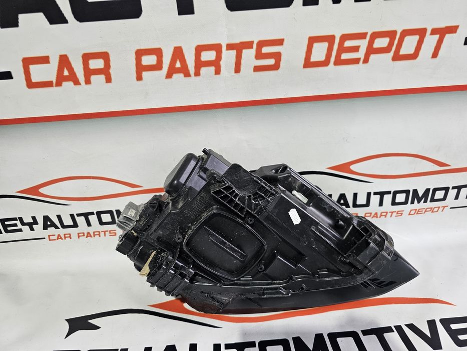 Far stanga led Audi Q2 cod 81A941011