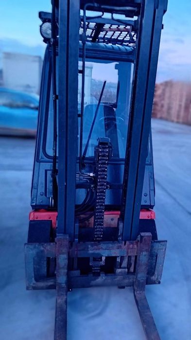 Se vinde STIVUITOR LINDE din 2000