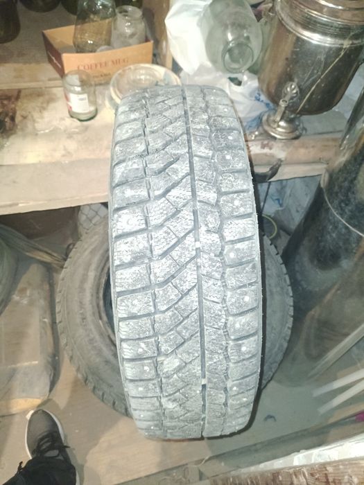 Продам шиповные шины размер 15