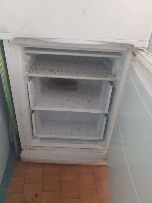 Продам холодильник Indezit