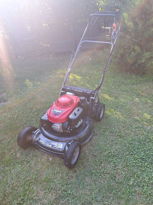 Masina de tuns Iarba Honda HRH 536
