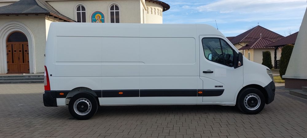 Nissan V 400 din 2013 motor 2.3 diesel Volan pe dreapta Anglia