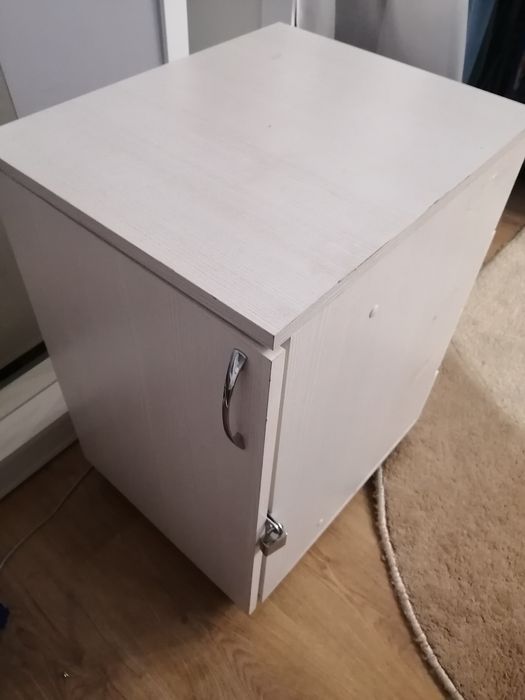 Продам зеркало с тумбочкой