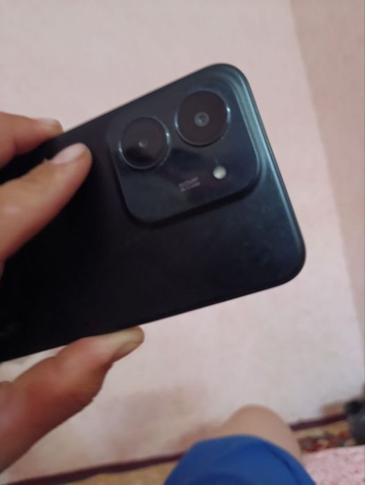 SOTILADI—Redmi 15C 8/256 dokumenti bor  5oy ishlatilgan  holati yaxshi