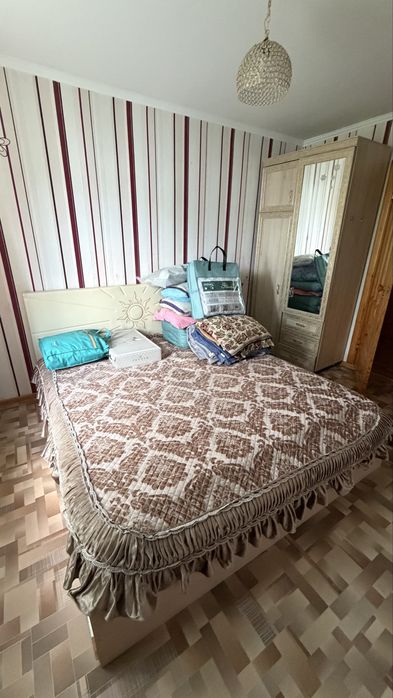 Кровать двуспалка с матрасом