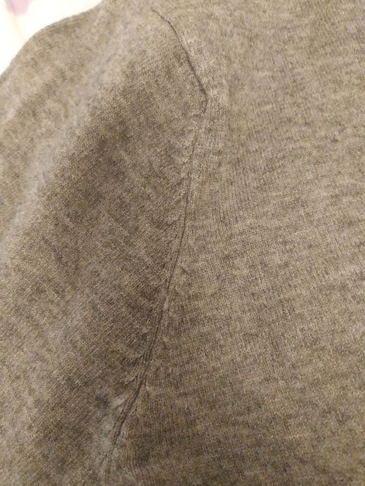 Джемпер известного европейского производителя.