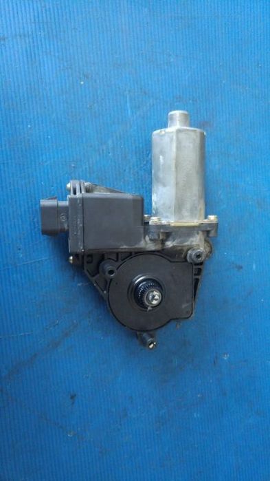 motoras geam stanga fata opel astra g