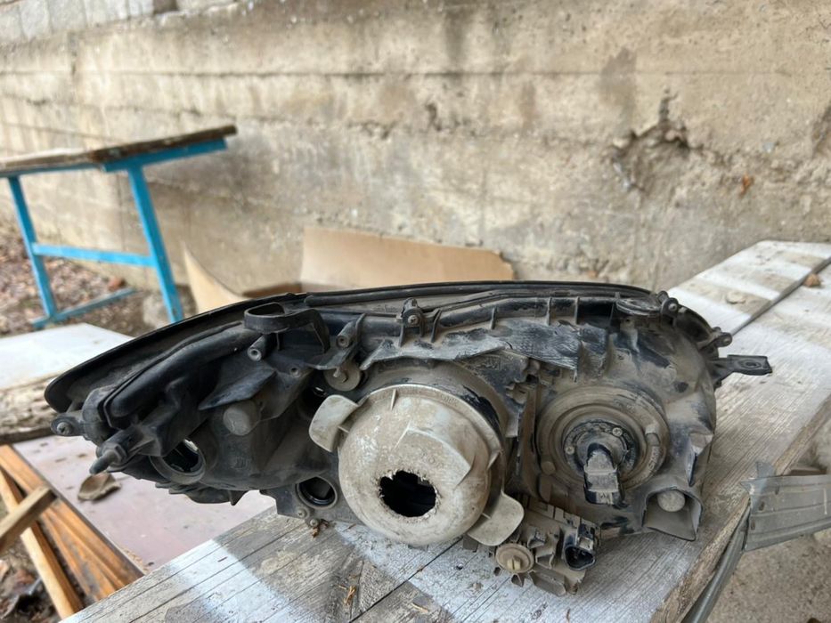 Субару оутбак машинасынын фарасы