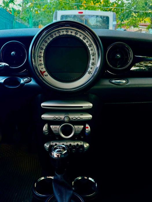 MINI Cooper 1.6 Benzină 120 CP • 6 Trepte • 2008 • Euro 4