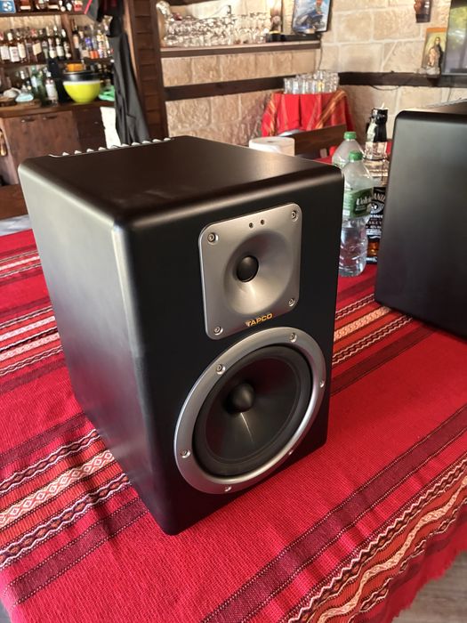 Mackie Tapco S8 8” активни студийни монитори