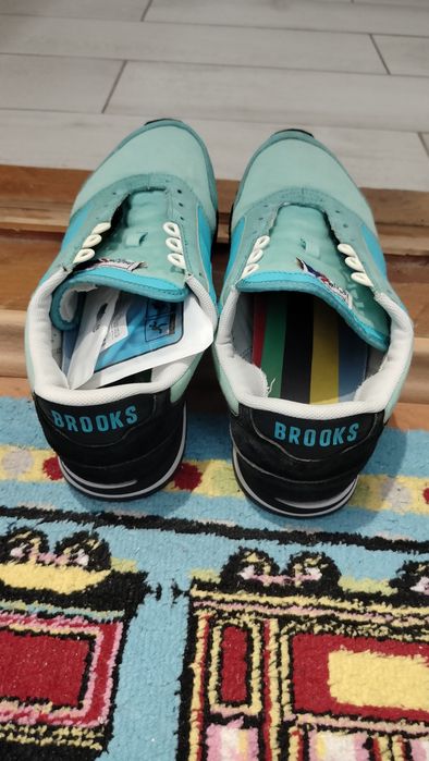 Brooks Chariot 1