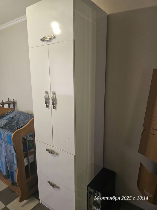 Шкаф белый высокий