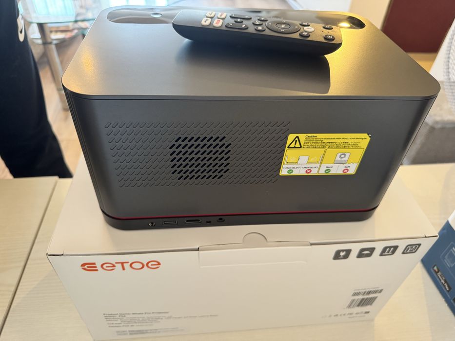 Etoe Whale Pro videoproiector 1080p & 4k  1500 ANSI Lumens