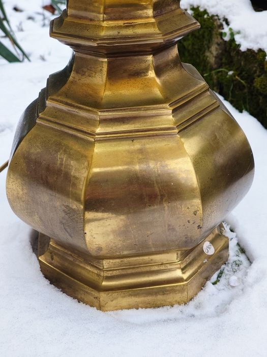 АНТИКВАРНА настолна лампа , основа от чист месинг 
Основа от чист мес