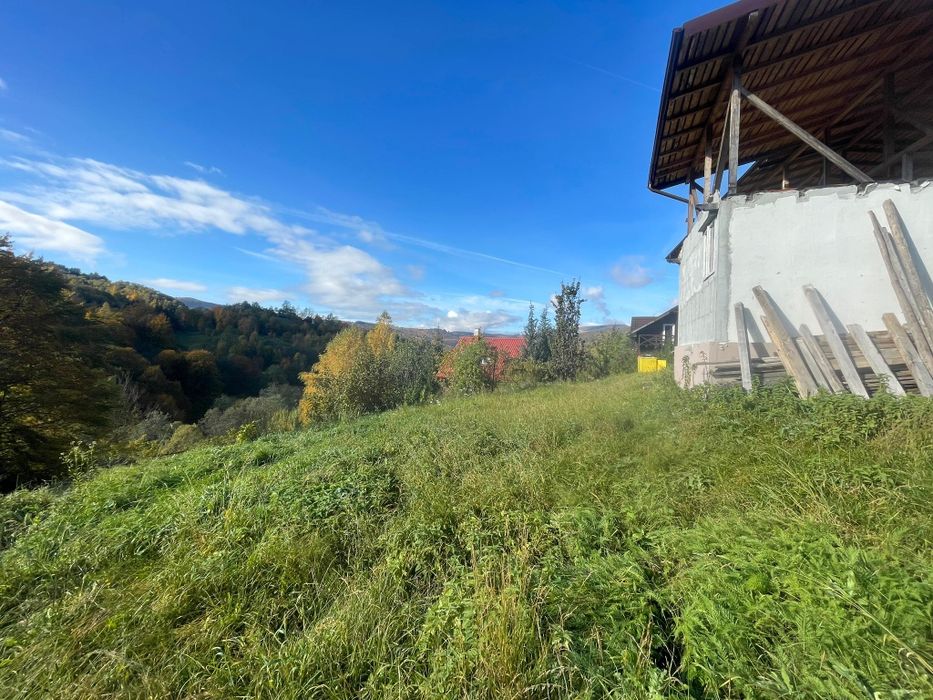 Vând casă în vârf de munte