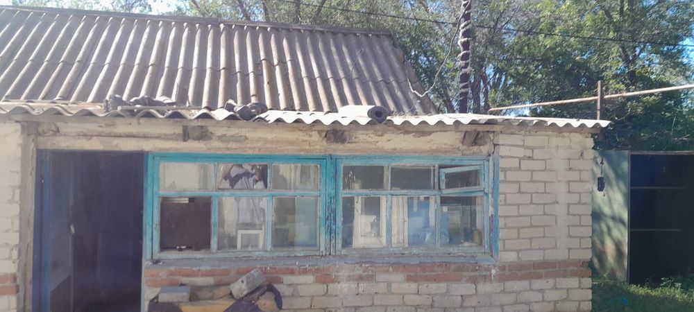 Продается дом,находится в поселке Аксуат.
