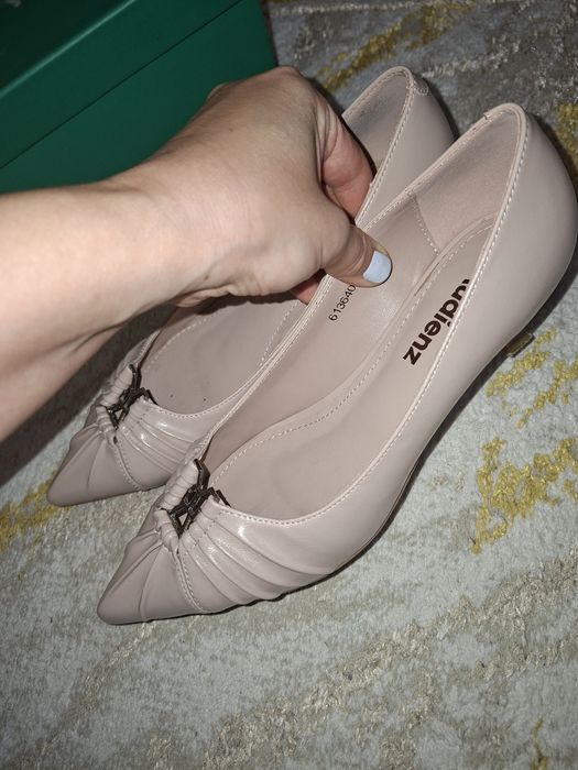 Продам женские туфли