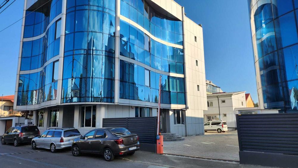 Inchiriez cladire birouri ,clinica ,scoala