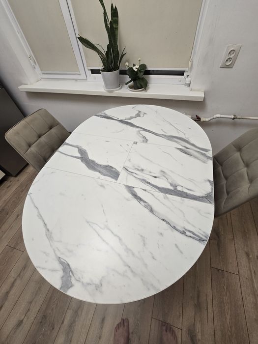 Продам раздвижной стол.